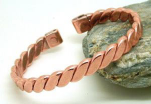 A heavy copper rope design,twisted and flattened. Each end is fitted with rare earth magnets